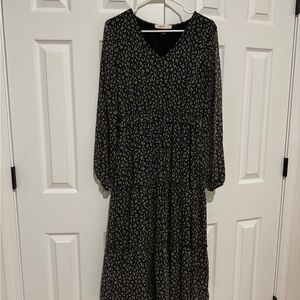 Chic Black and White Patterned Long Sleeve Dress